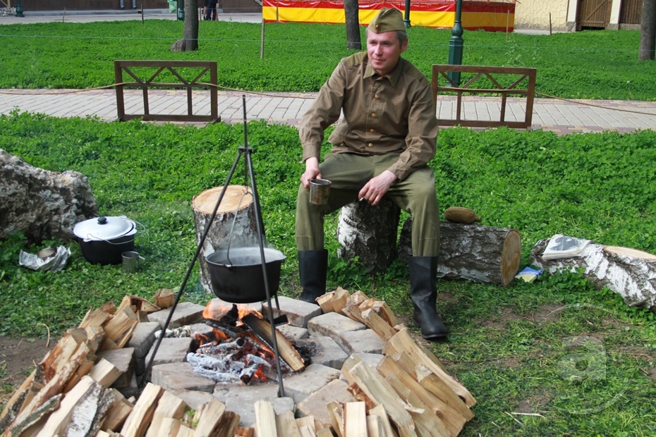 На утро часть полка выступила из хутора